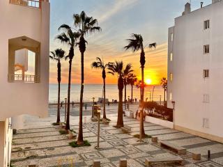 Amazing Ocean View Apt Steps from the Beach - Quarteira - 1