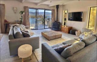 Wild Pines Waterfront Guesthouse Sauna BBQ Pet Friendly - Jindabyne - 1