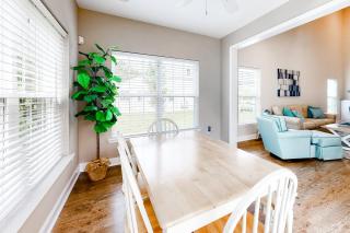 Grande at Canal Pointe 37502 Worcester Dr - 4