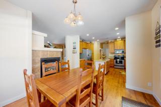 Charming Mt Rose Retreat - 6