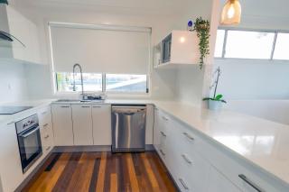 Happy Tides - Beachmere - 4