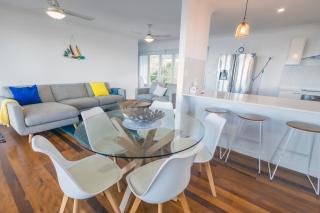 Happy Tides - Beachmere - 8