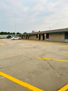 Travel Inn & Suites - 3