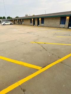 Travel Inn & Suites - Emporia - 7