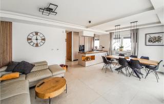 4 Bedroom Stunning Home In Nova Vas - 9