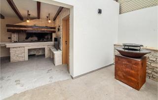 4 Bedroom Stunning Home In Nova Vas - 1