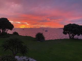 Luxury Waterfront - One Tree Point - 0