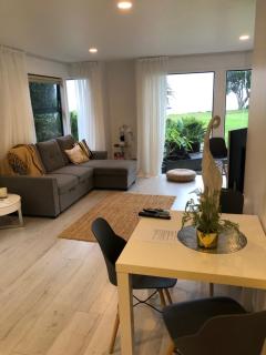 Luxury Waterfront - One Tree Point - 6