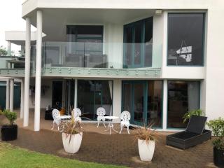 Luxury Waterfront - One Tree Point - 9