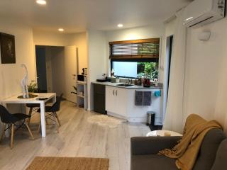 Luxury Waterfront - One Tree Point - 2