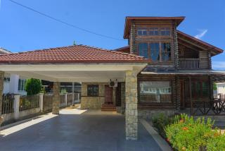 Log Cabin House - Lutong - 0