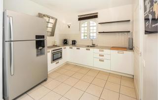 Nice Home In Aigues-Mortes With Kitchen - Aigues-Mortes - 5