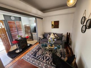 Luxurious 1-Bedroom Guesthouse - 9