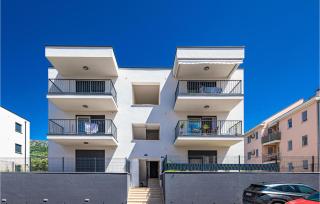 Awesome Apartment In Kastel Kambelovac - 5