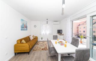 Awesome Apartment In Kastel Kambelovac - Kaštela - 5
