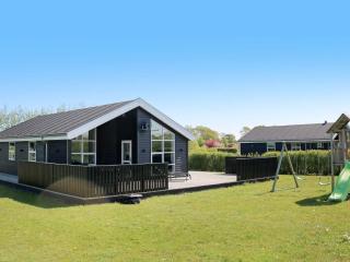 Spacious Retreat with Whirlpool - By Traum Ferienwohnungen - Hadsund - 6