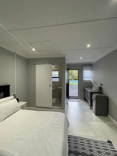 Clear Corner Suites - 1