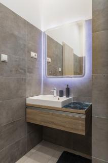 City Center Apartment with Balcony - Budapest - 3