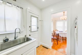 Point Lookout Cottage - Walk to Beach! - - 3