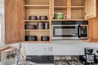 Gold Coast 1br w doorman gym nr park beach CHI-948 - Chicago - 2