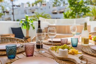 Golden Beach Holiday Home with jacuzzi - Marbella - 9