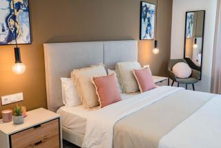 Golden Beach Holiday Home - Private Jacuzzi, 4 Swimming Pools & Direct Access to the Beach - 5
