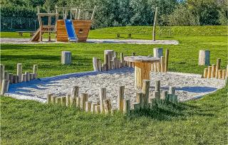 Gorgeous Stacaravan In Tzummarum - 1