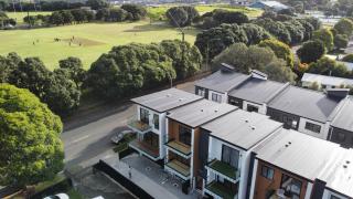 Luxury Brand New Designer Living - Auckland - 8