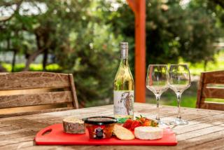 Waves And Moore - Beautifully presented home - Guilderton - 3
