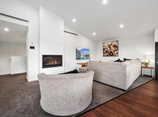 Luxury 5 Bedroom Home - Sentinel Chalet - Snowy Mountains - Jindabyne - 5