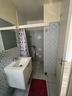 T2 avec terrasse ombragée et parking À 100m de la plage - 3