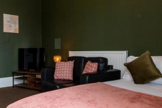 Digbeth City Centre Apartment Sleeps 12 Opposite Coach Station - Birmingham - 7