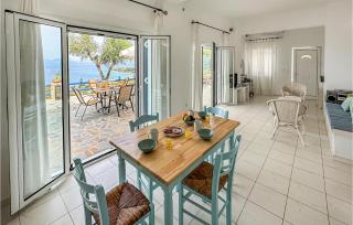 2 Bedroom Lovely Home In Kalamata - Kalamata - 8