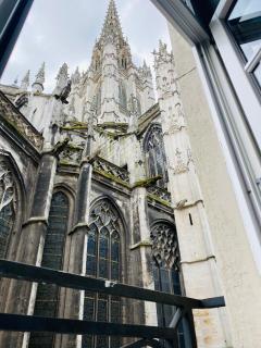 Le Rituel St Maclou, hyper centre vue sur église - Rouen - 0