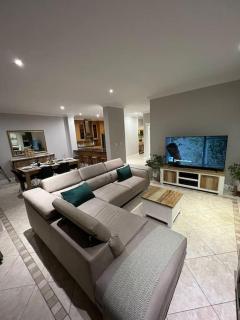 Elgin Townhouse-Excellent location - 1