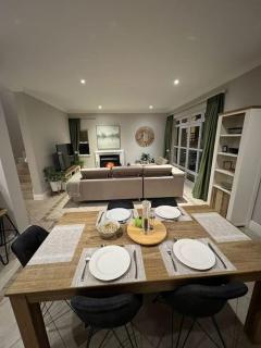 Elgin Townhouse-Excellent location - 8