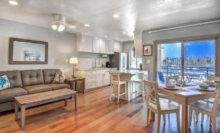 307B Steps from the sand! Freshly Decorated with Harbor Views - Oceanside - 0