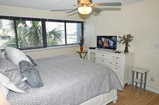 Oceanview 3-Bedroom Condo at Holiday Tower in Myrtle Beach - Myrtle Beach - 3