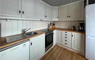 4 Bedroom Cozy Home In Reinli - 4