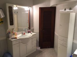 Bright spacious 2 bedroom apt in heart of Almaty! - Almaty - 1