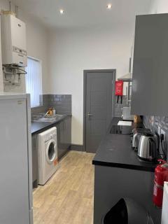 Complete 4 Bedroom House in Hanley-Free Parking - Hanley - 6