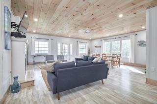 Modern Honey Harbour Escape with Hot Tub BBQ Fire Pit - 3