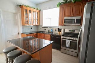 City Villa Sleeps 10-20 Free TV & Parking - Chicago - 2