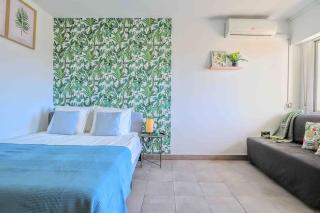 Cozy Holiday Home Palmeras - WiFi, AC, Pool - 0