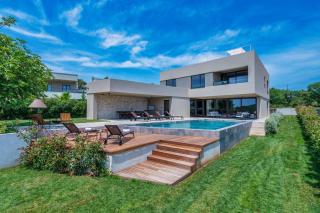 Luxury beachside villa with a pool and a sea view - Banjole - 0