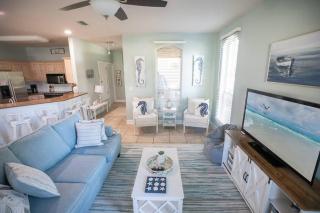 Oceanside home Pvt Beach & Beach Ramp,2 Pools,3 Kings,18 guests - Dolphin Daze - 5