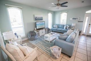 Oceanside home Pvt Beach & Beach Ramp,2 Pools,3 Kings,18 guests - Dolphin Daze - 3