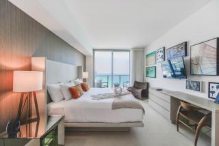 Iconic Ocean View - in this Stunning Condo - Hollywood - 1
