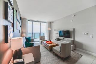 Iconic Ocean View - in this Stunning Condo - Hollywood - 2