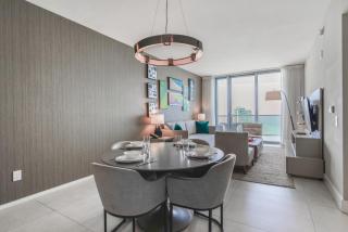 Iconic Ocean View - in this Stunning Condo - Hollywood - 8